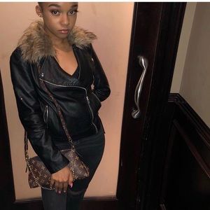 Louis Vuitton Pallas clutch in the color “noir”